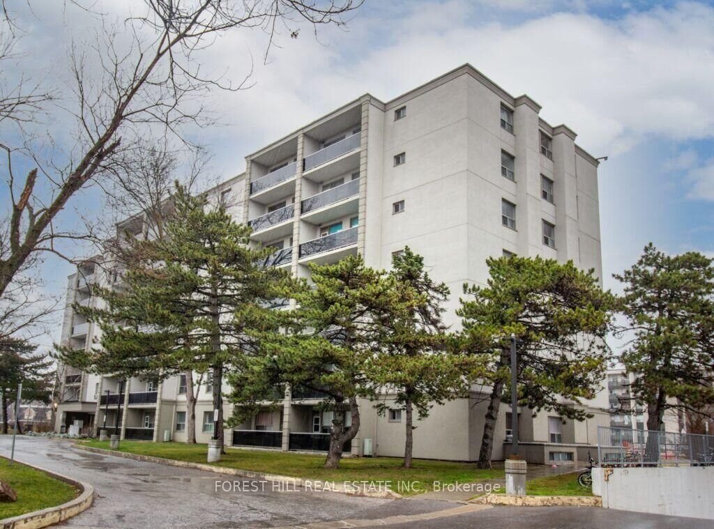 Property Photo: 7471 Yonge Street 423 ON L3T 2B9