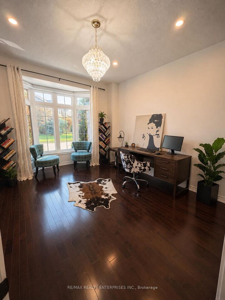 Property Photo:  250 Admiral Drive  ON L6L 0B9 