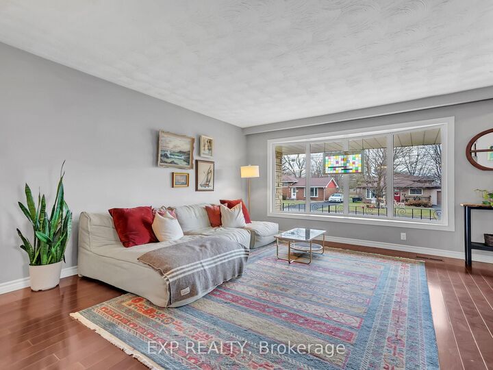 Photo de la propriété: 16 Applewood Drive ON K8P 4E2