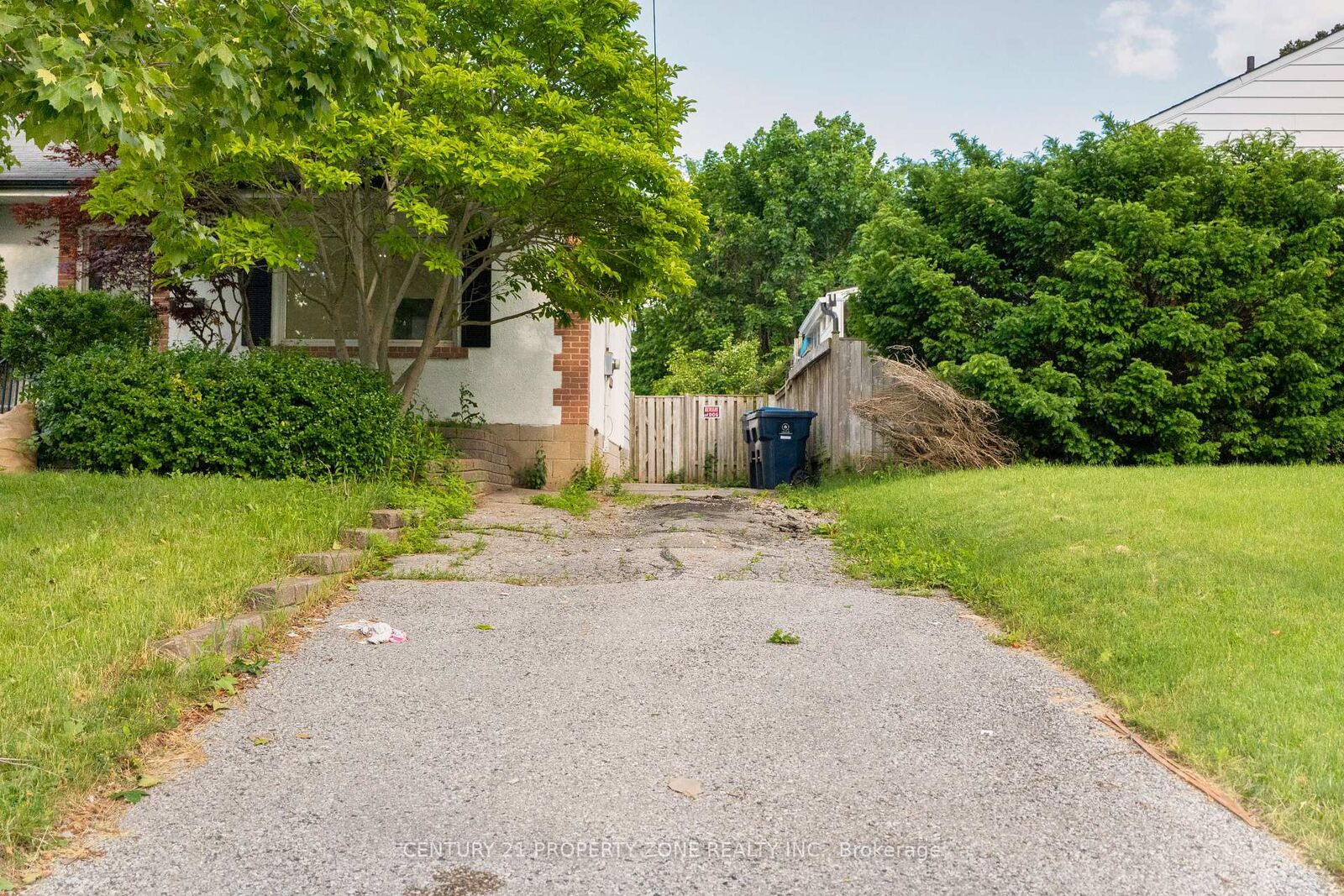 Photo de la propriété:  37 Adanac Drive  ON M1M 2E5 
