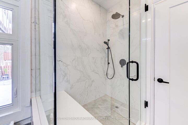Property Photo: 167 Collier Street 4U ON L4M 1H6
