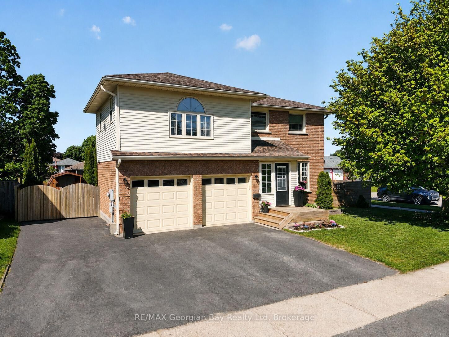 Property Photo: 911 Watson Place ON L4R 5B9