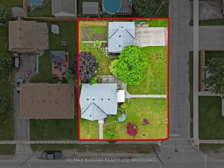 Property Photo: 230 Wellington Street ON L3K 2K2
