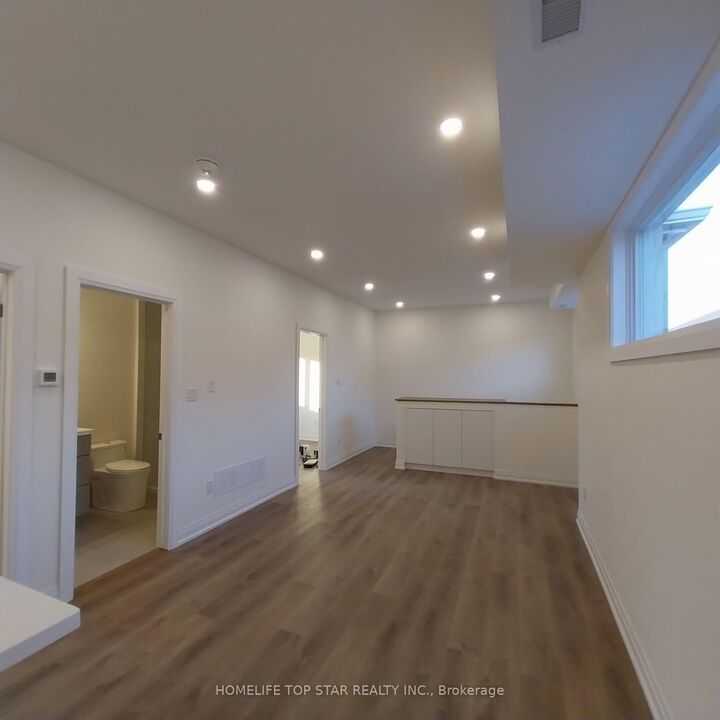 Property Photo: 172 Morning Dove Dr - Coach House Road ON L6B 1L6