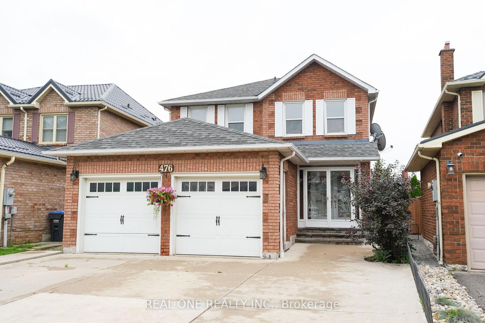 Property Photo: 476 Bud Gregory Boulevard ON L4Z 2K4