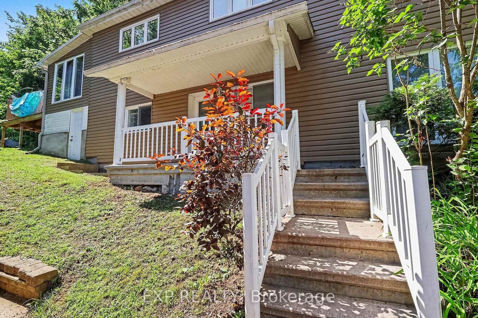 Property Photo: 2055 Victoria Street Unit B ON K4K 1L5