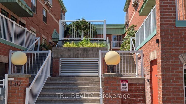 Property Photo: 130 Rochester Street 2 ON K1R 0A3