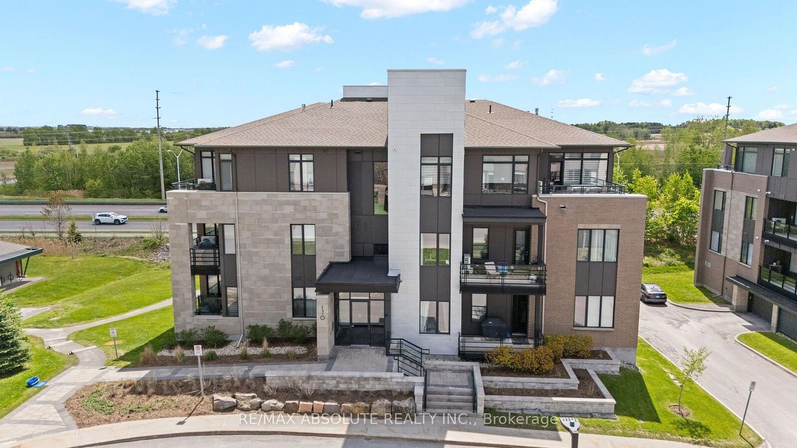Property Photo: 170 Boundstone Way 304 ON K2T 0M8