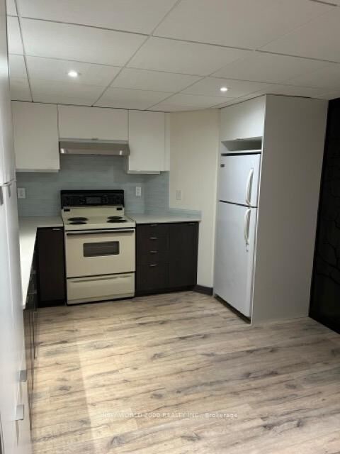 Property Photo:  21 Flamingo Crescent Unit 2  ON M6M 4E9 