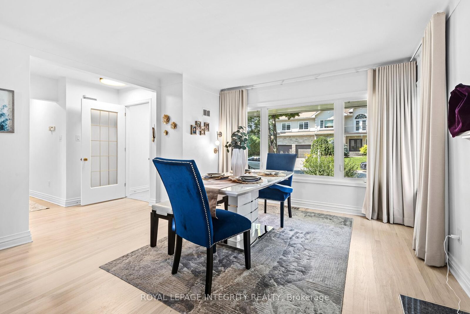 Property Photo: 2183 Woodcrest Road ON K1H 6J2