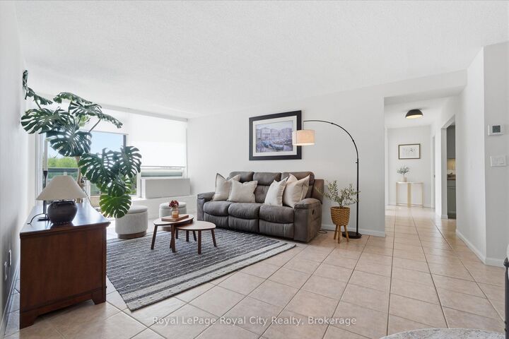 Photo de la propriété:  107 Bagot Street 610  ON N1H 8H5 