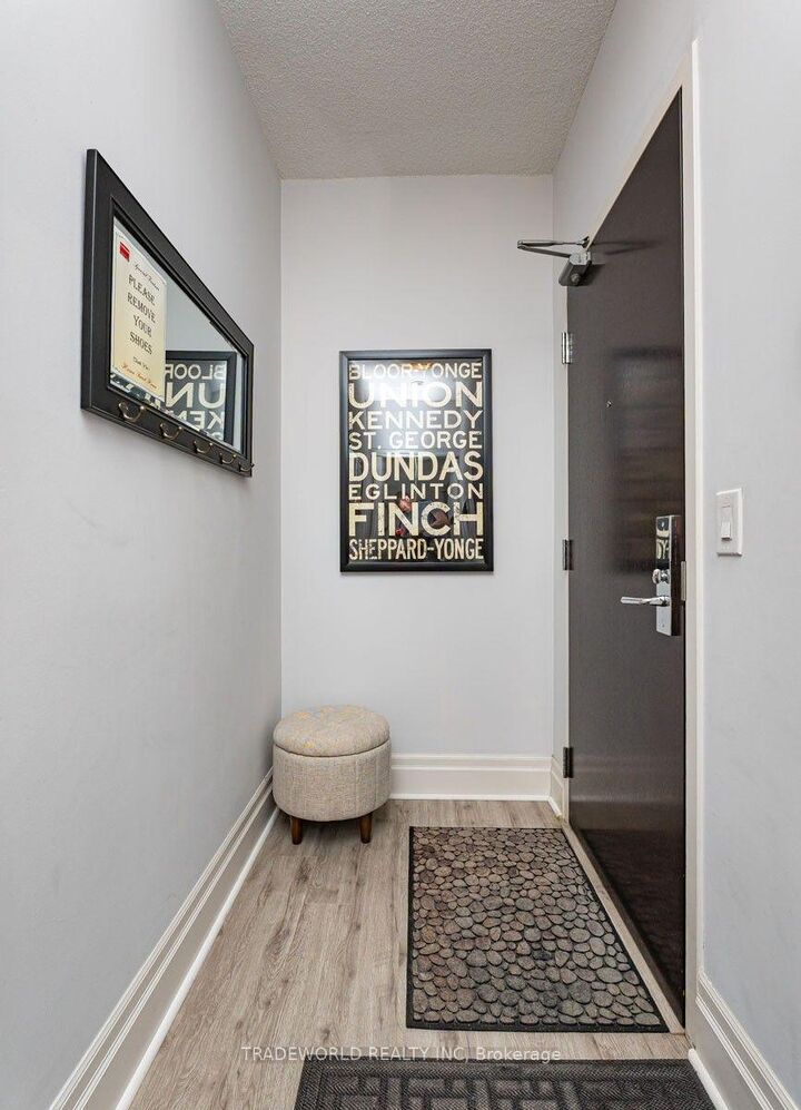 Property Photo: 131 Upper Duke Crescent 504 ON L6G 0C9