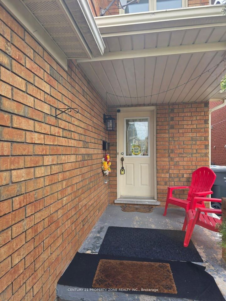 Property Photo: 3822 Spicewood Way ON L5N 7W7