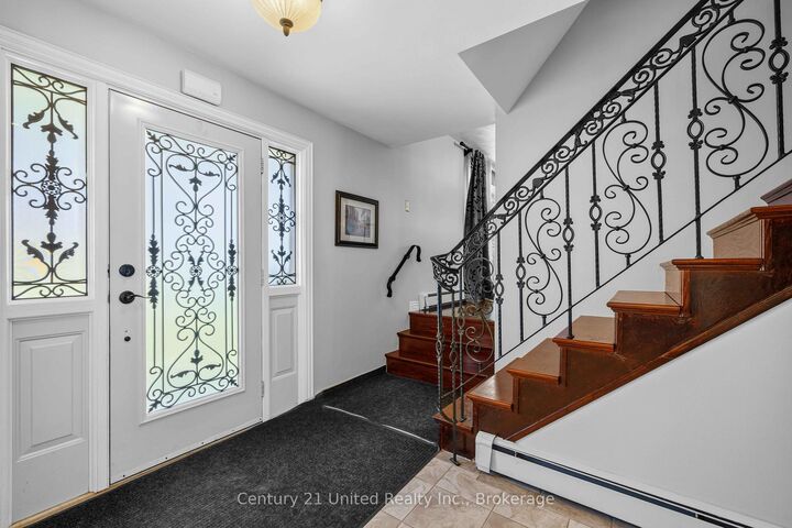 Photo de la propriété:  214 Hillview Drive  ON K9K 2N2 