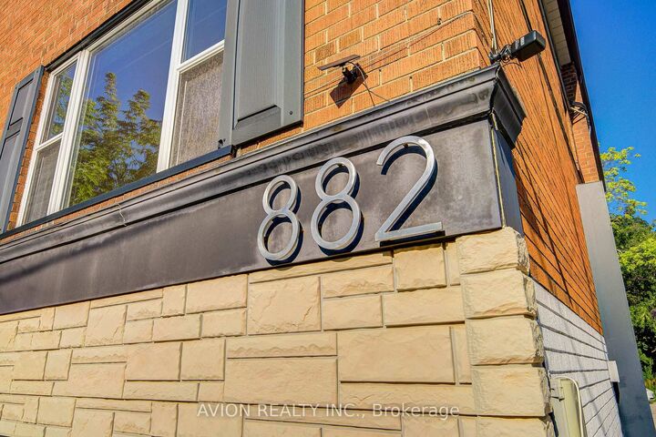 Property Photo:  882 Broadview Avenue Unit 2  ON M4K 2R1 