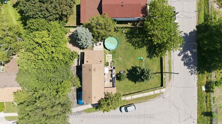 Photo de la propriété: 387 Albert Street ON L1H 4S3
