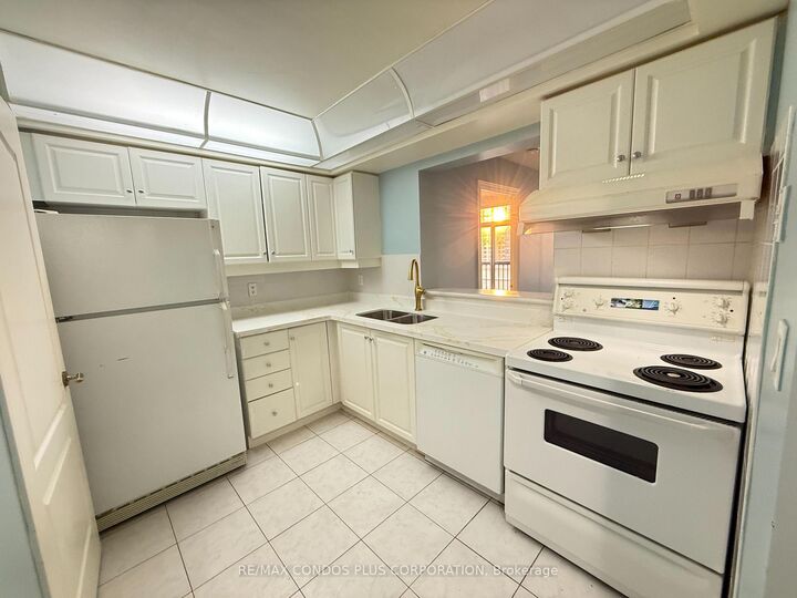 Property Photo: 5418 Yonge Street 1601 ON M2N 5R8
