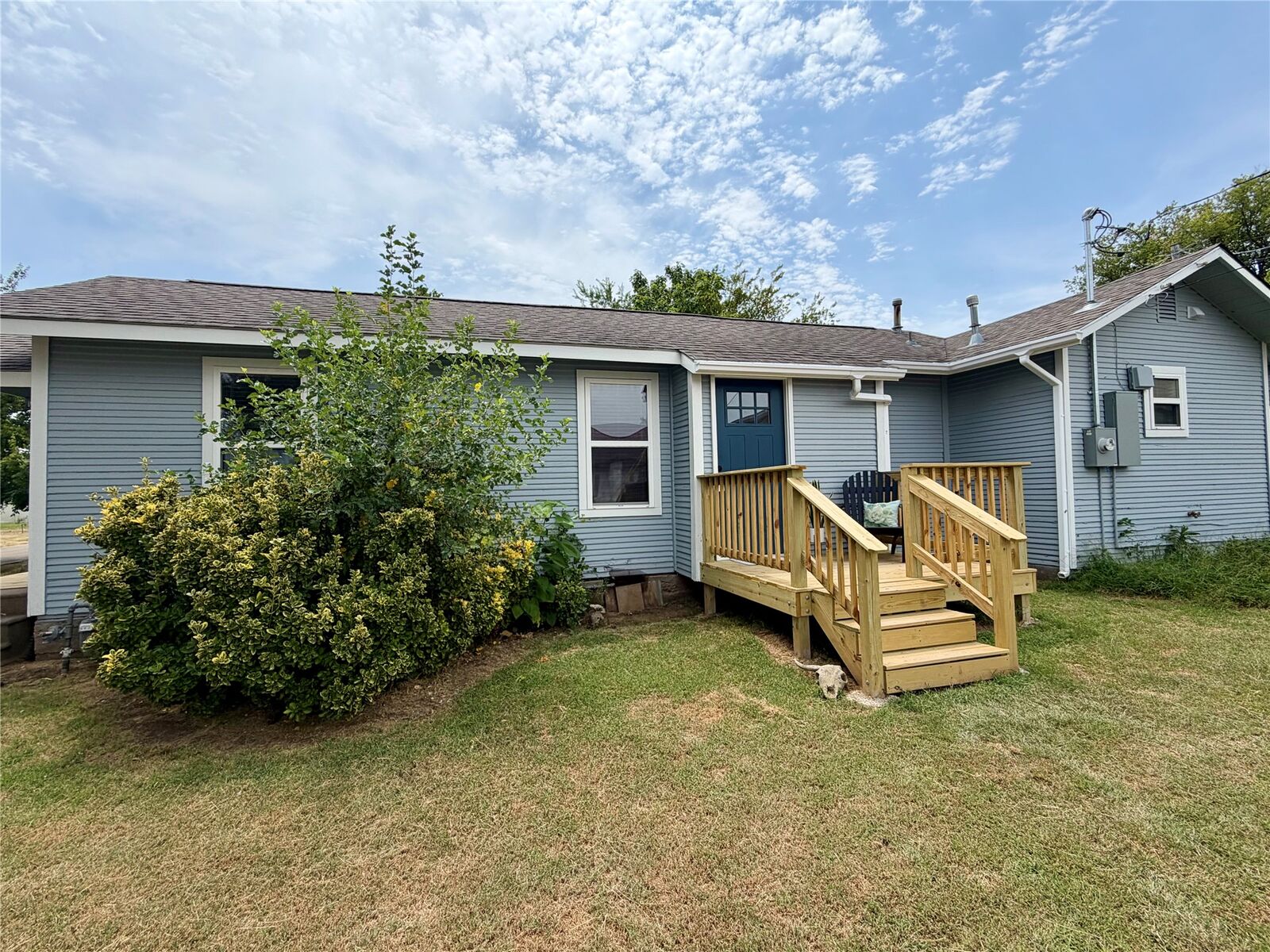 Property Photo:  307 N Hartman Avenue  OK 74023 