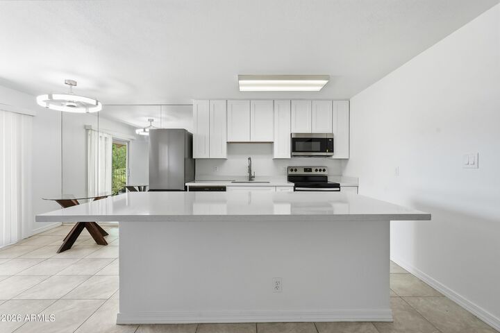 Property Photo: 5525 E Thomas Road Unit G7 AZ 85018