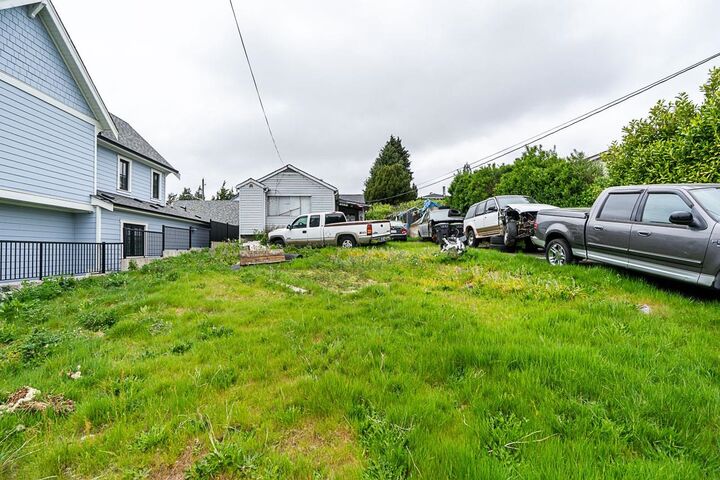 Property Photo: 2235 Edinburgh Street BC V3M 2Y2