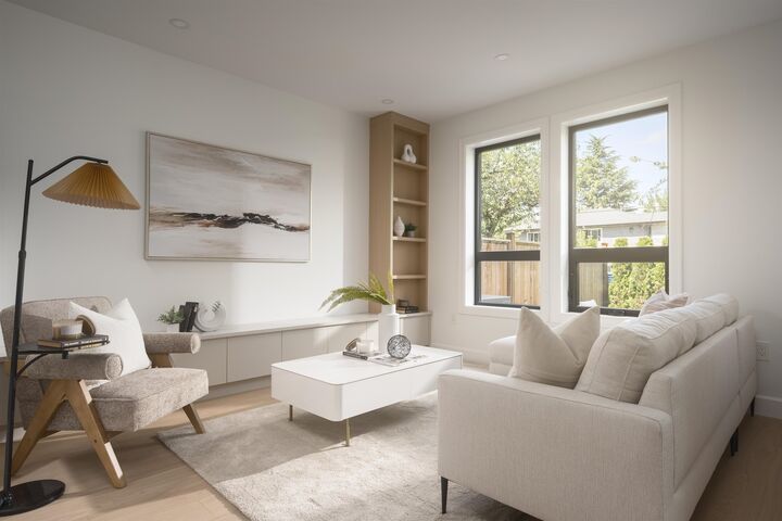 Property Photo: 922 E 16th Avenue BC V5T 2V9