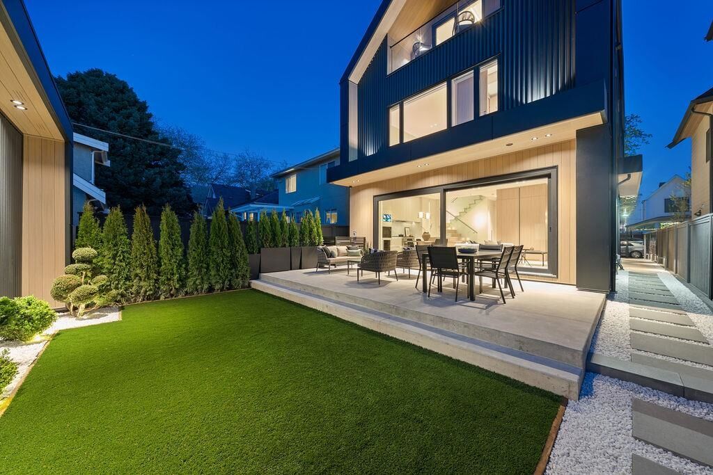 Property Photo: 2935 W 15th Avenue 2 BC V6K 3A2