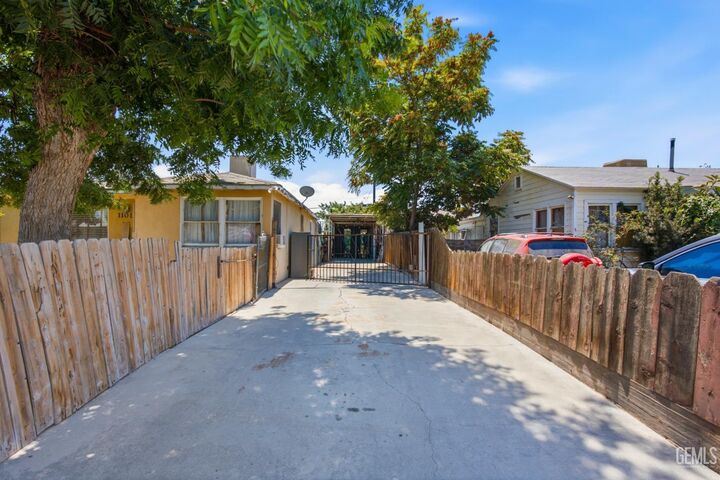 Property Photo: 1101 El Tejon Avenue CA 93308