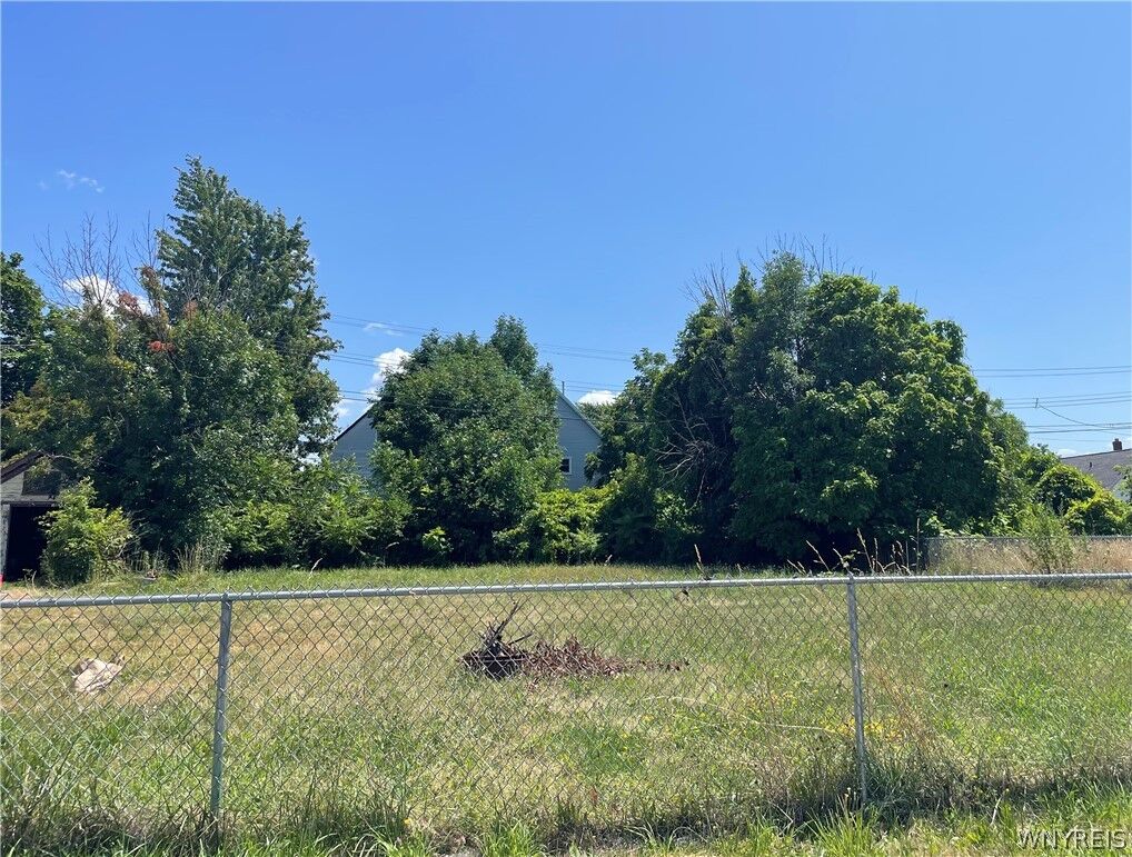 Property Photo:  1801 And 1805 Bailey Avenue  NY 14211 