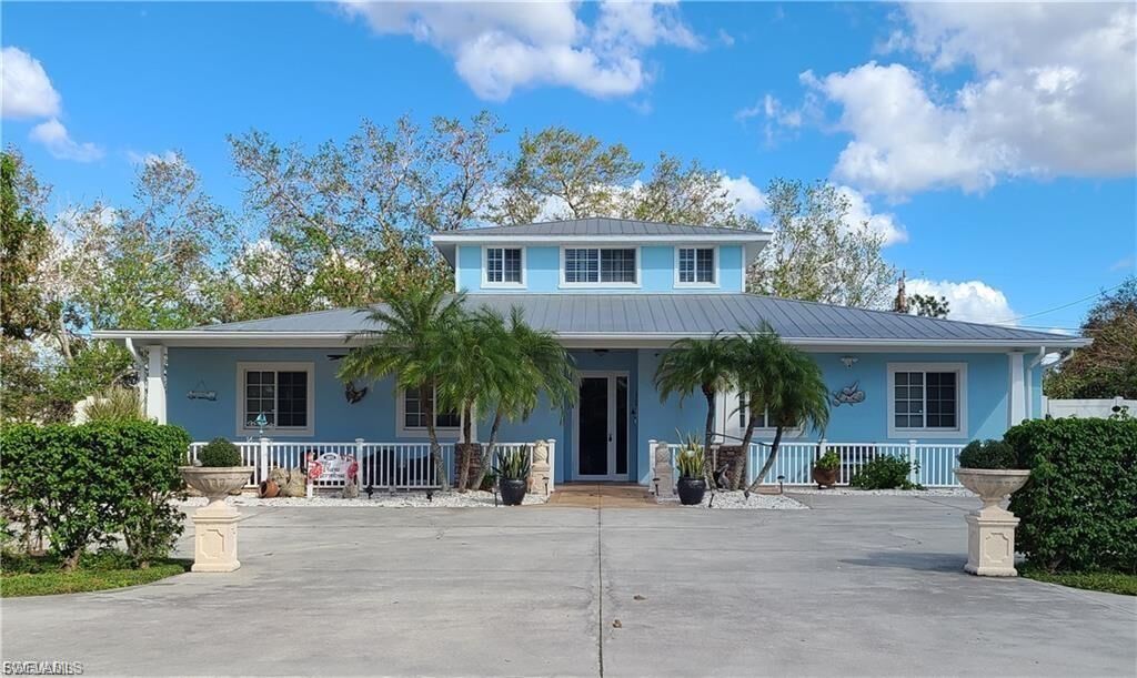 Property Photo: 28053 Sunset Dr FL 34134