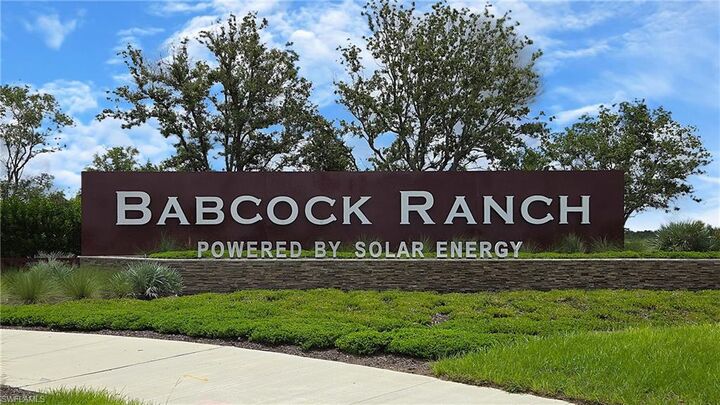 Property Photo:  17709 Woodland Ct  FL 33982 