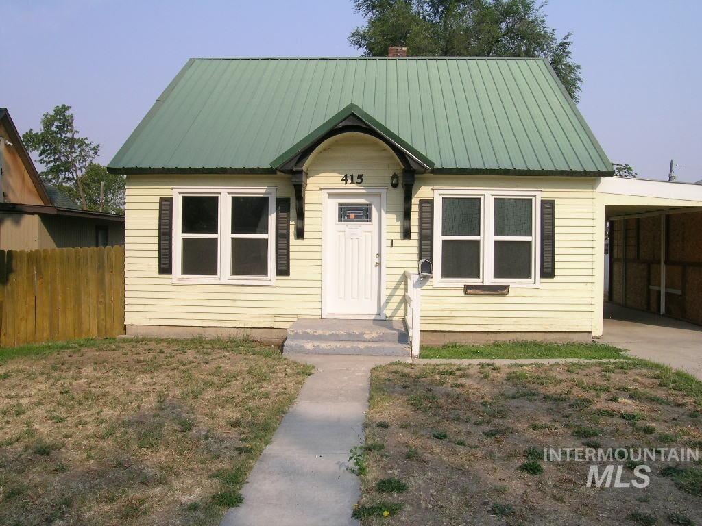 Property Photo: 415 20th Ave N ID 83686
