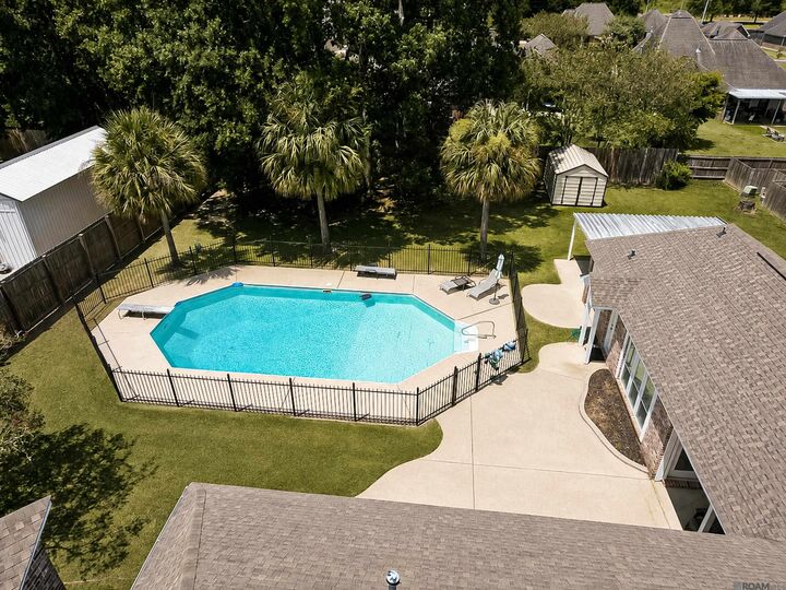 Property Photo: 7471 Estelle Dr LA 70726