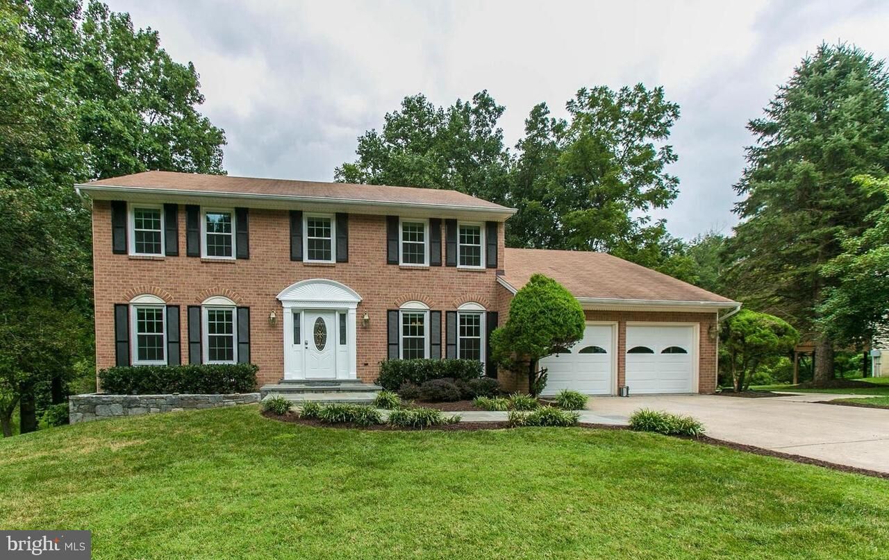 Property Photo:  9614 Locust Hill Drive  VA 22066 