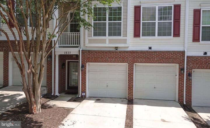 Property Photo: 1832 Cedar Cove Way 101 VA 22191