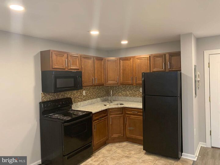 Property Photo:  6001-6020 N 17th Street 203  PA 19141 