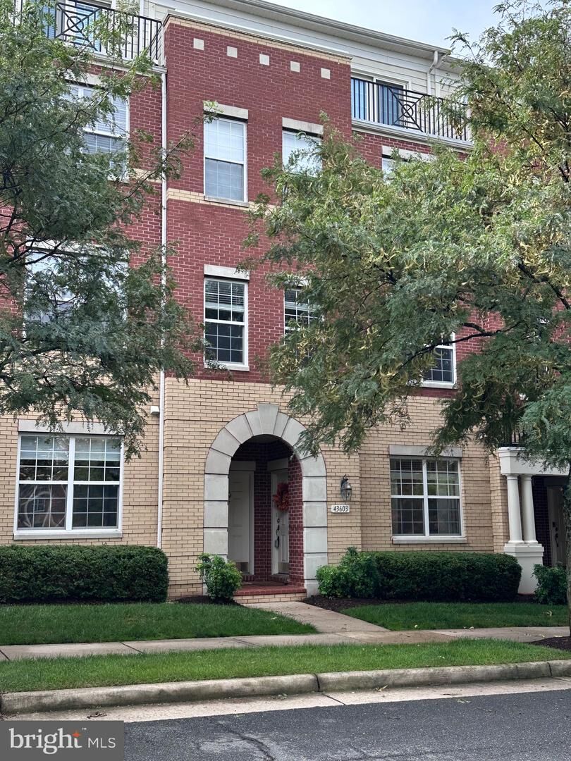 Property Photo:  43603 McDowell Square  VA 20176 