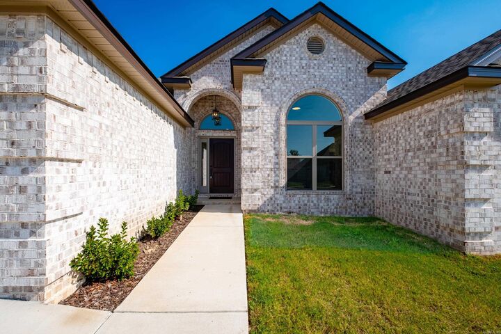Property Photo: 71 Corniche Cove AR 72113