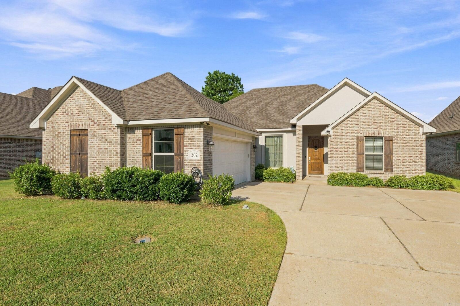 Property Photo: 202 Jamestowne Blvd LA 71006