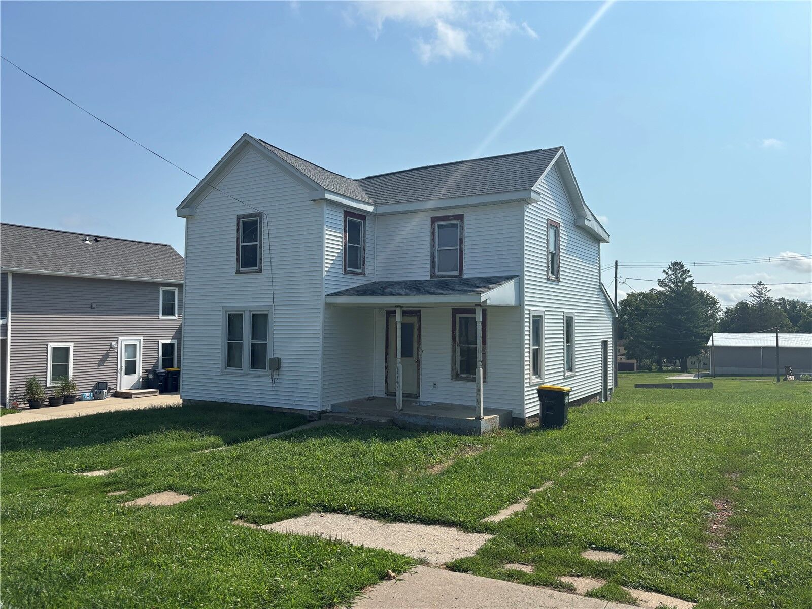 Property Photo: 405 Court Street IA 52361