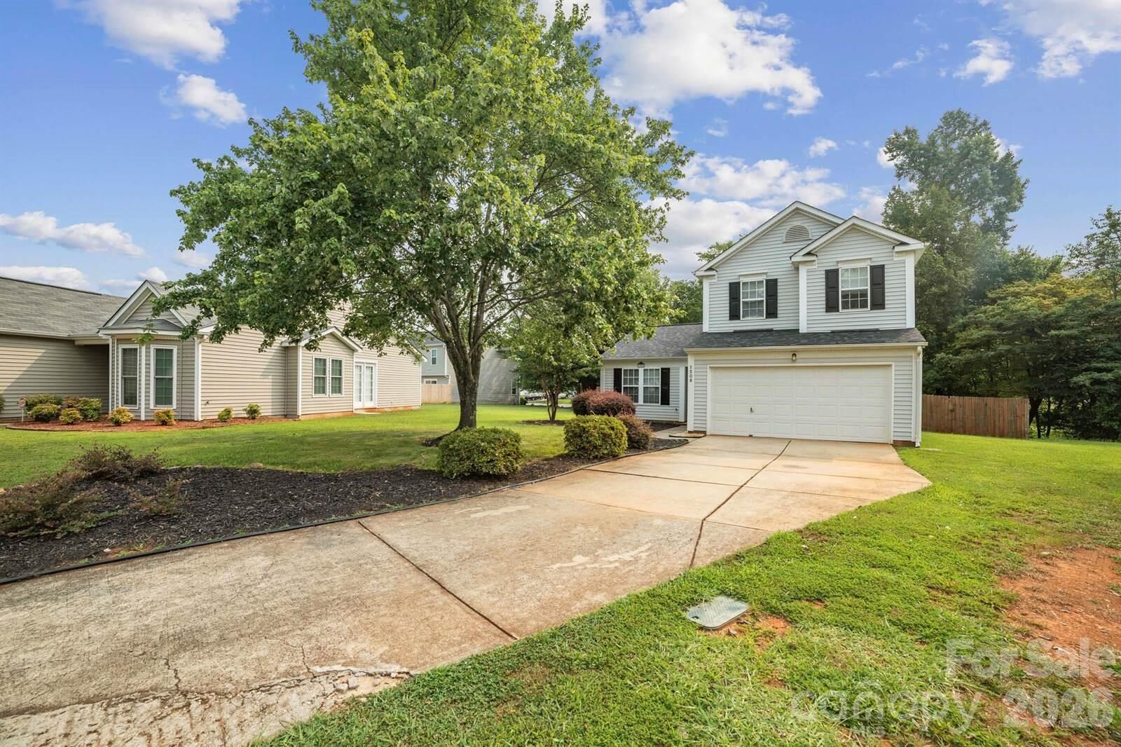 Property Photo: 1508 Hollow Maple Drive NC 28216