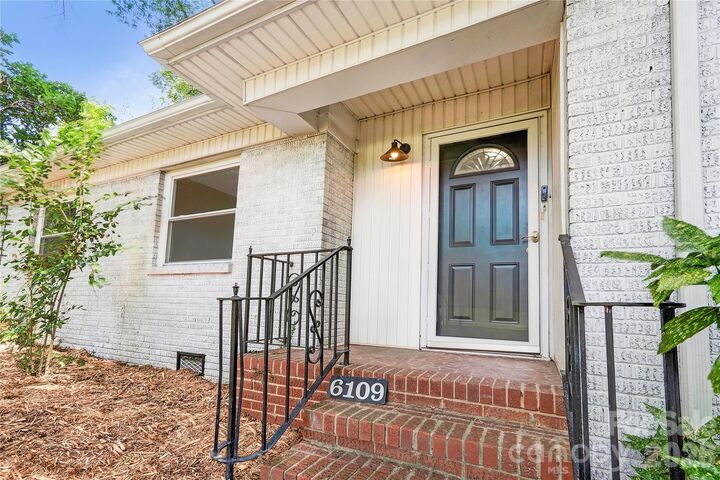 Property Photo: 6109 Robinson Church Road NC 28215