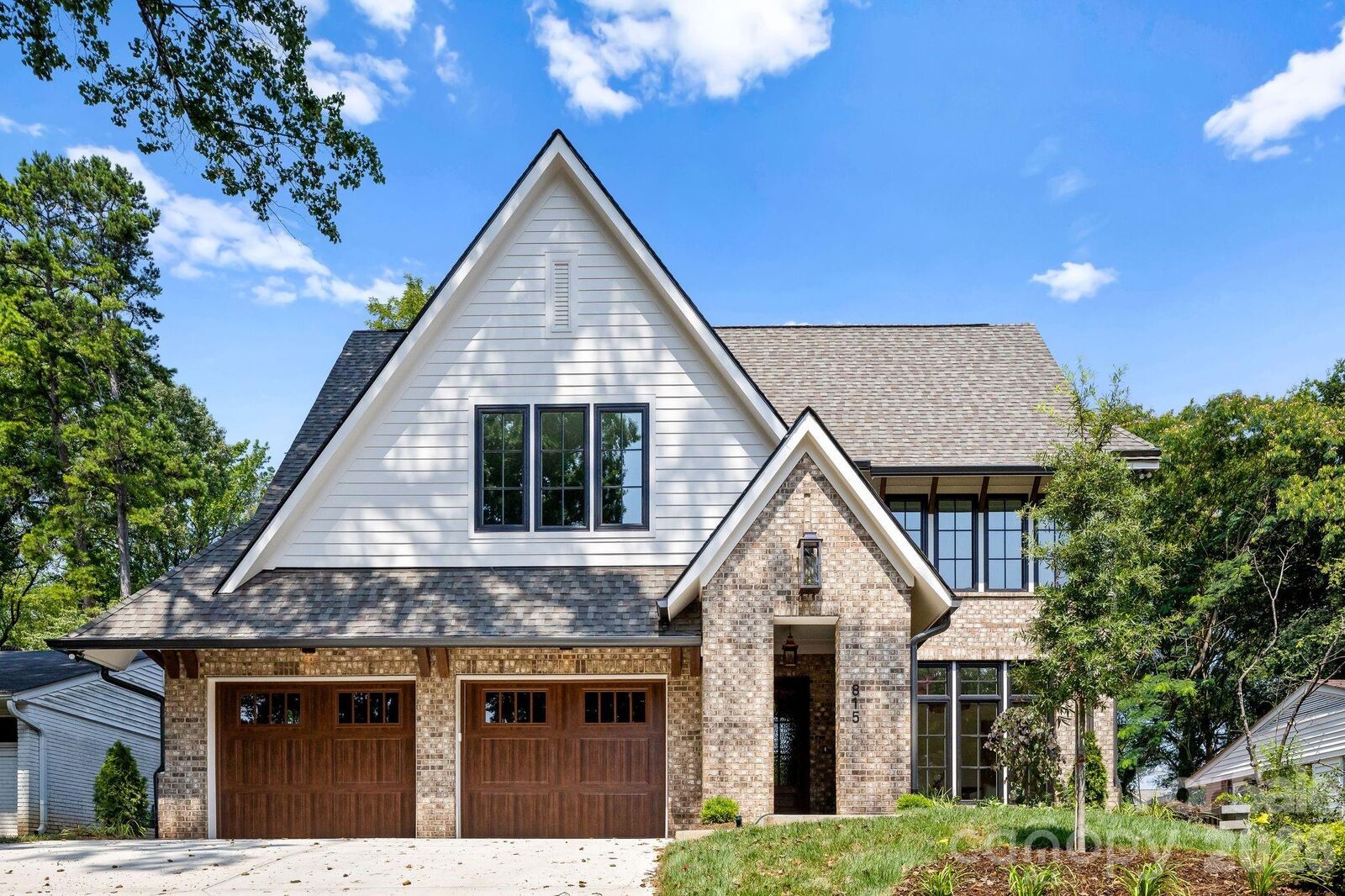 Property Photo: 815 Manhasset Road NC 28209