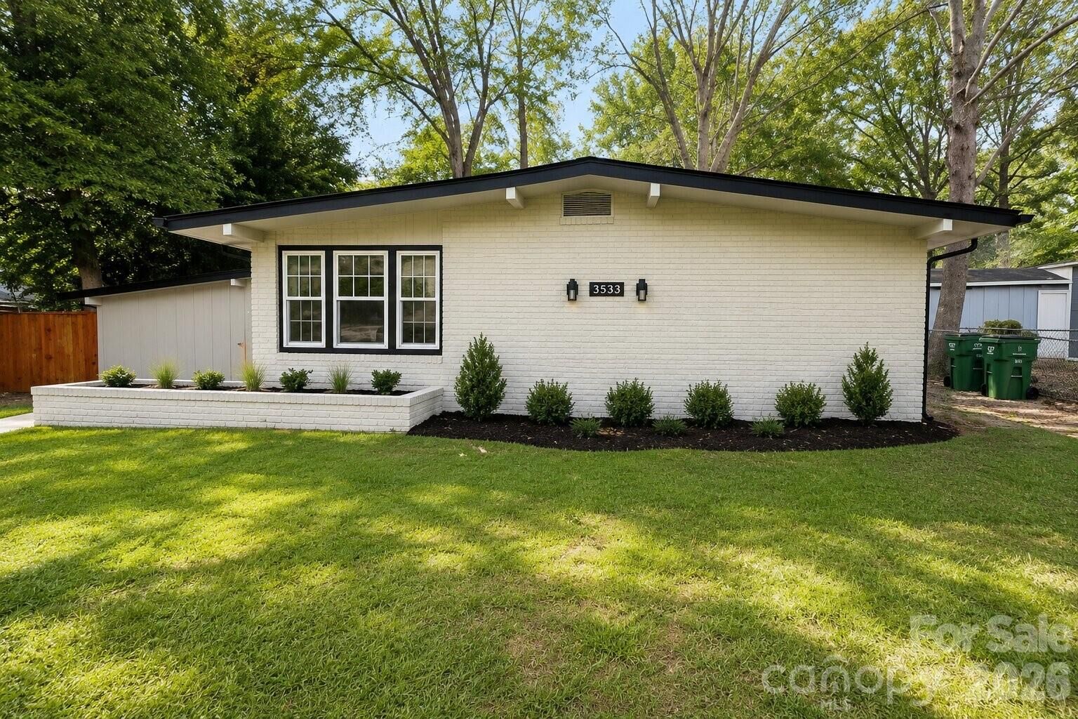 Property Photo: 3533 Stonehaven Drive NC 28215