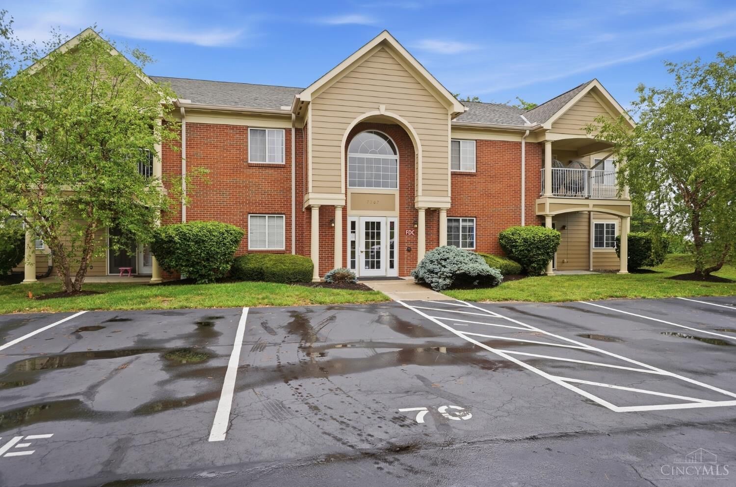 Property Photo: 7307 Chatham Court OH 45069