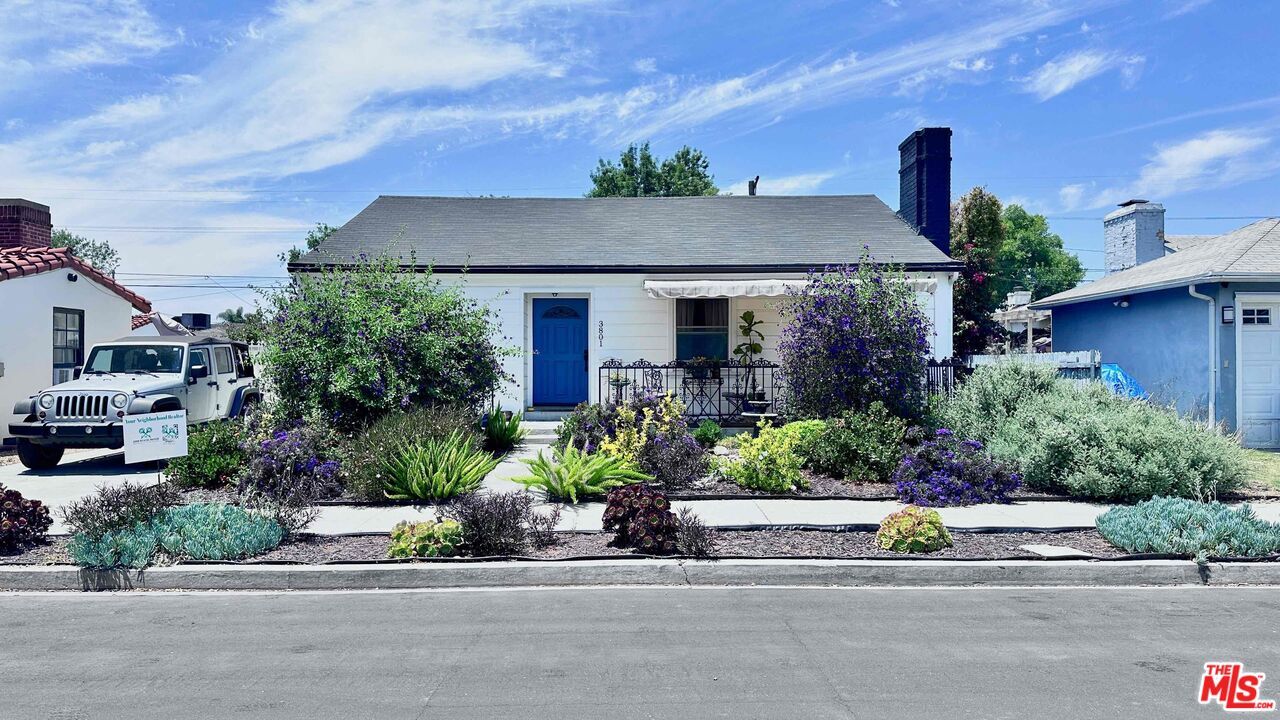 Property Photo:  3801 Sutro Ave  CA 90008 