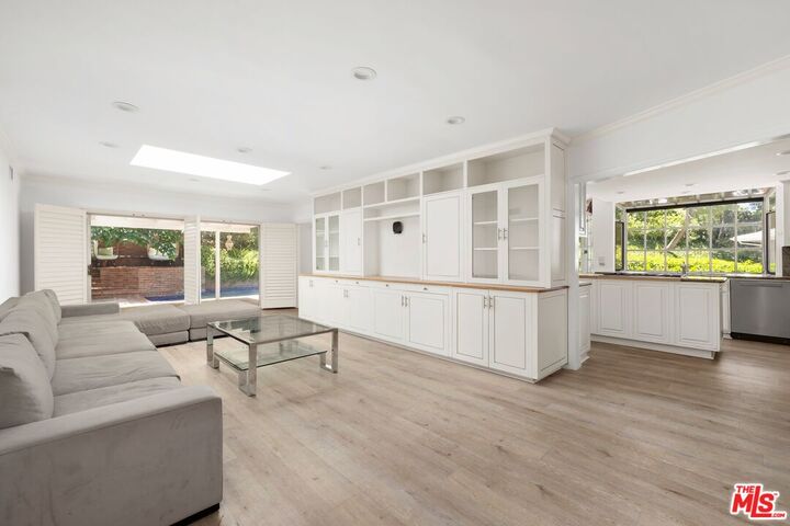 Property Photo:  15810 Castlewoods Dr  CA 91403 
