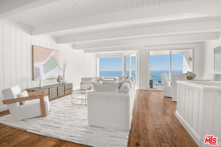 Property Photo: 11840 Beach Club Way CA 90265