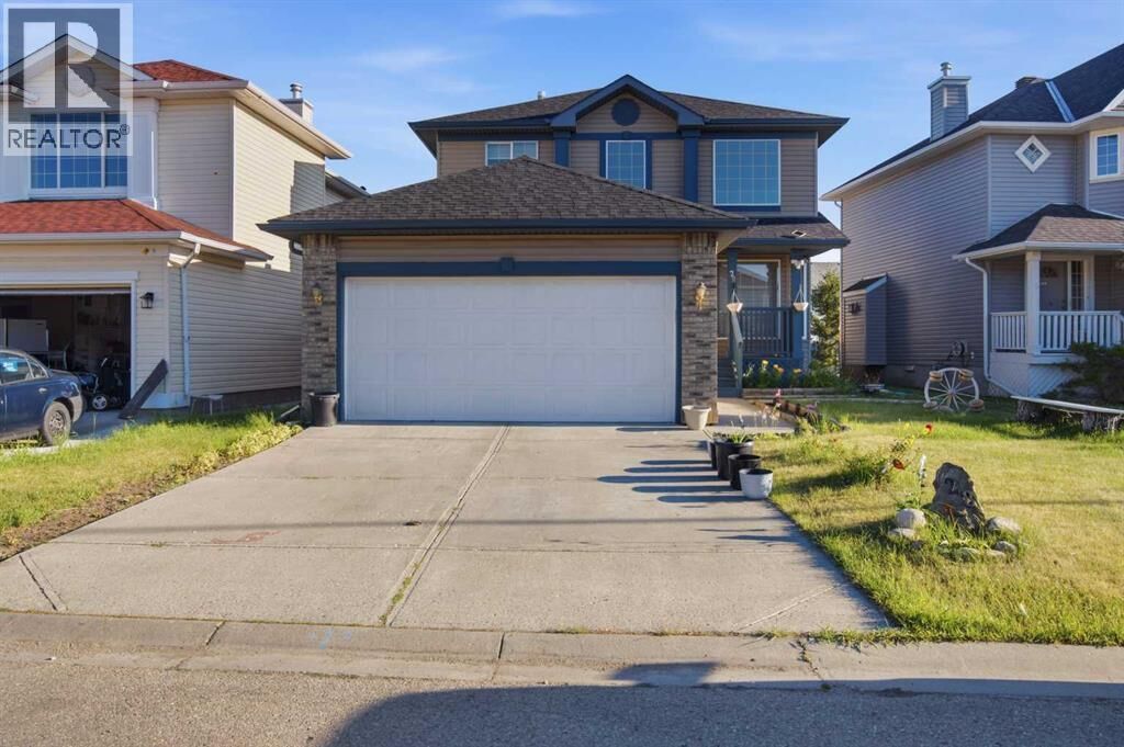 Property Photo:  28 Coral Springs Close Northeast  AB T3J 3S4 