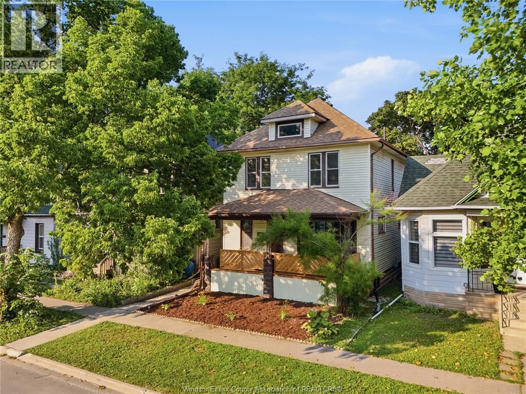 Property Photo:  916 Lincoln Road  ON N8Y 2H2 