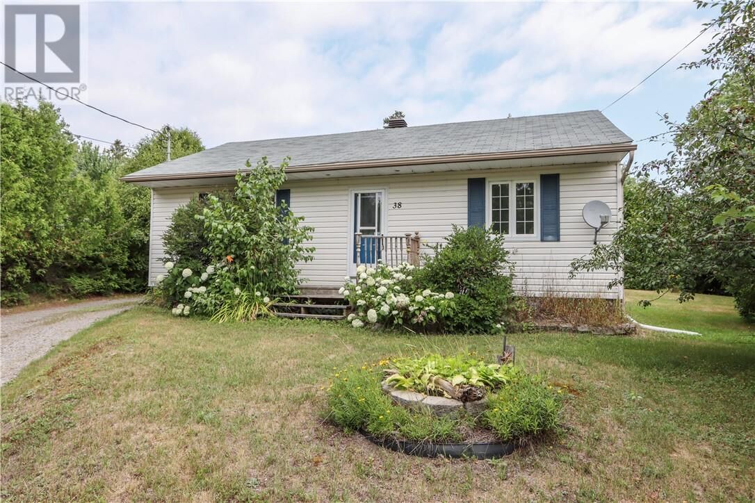Property Photo: 38 Gill Avenue ON P0M 2R0